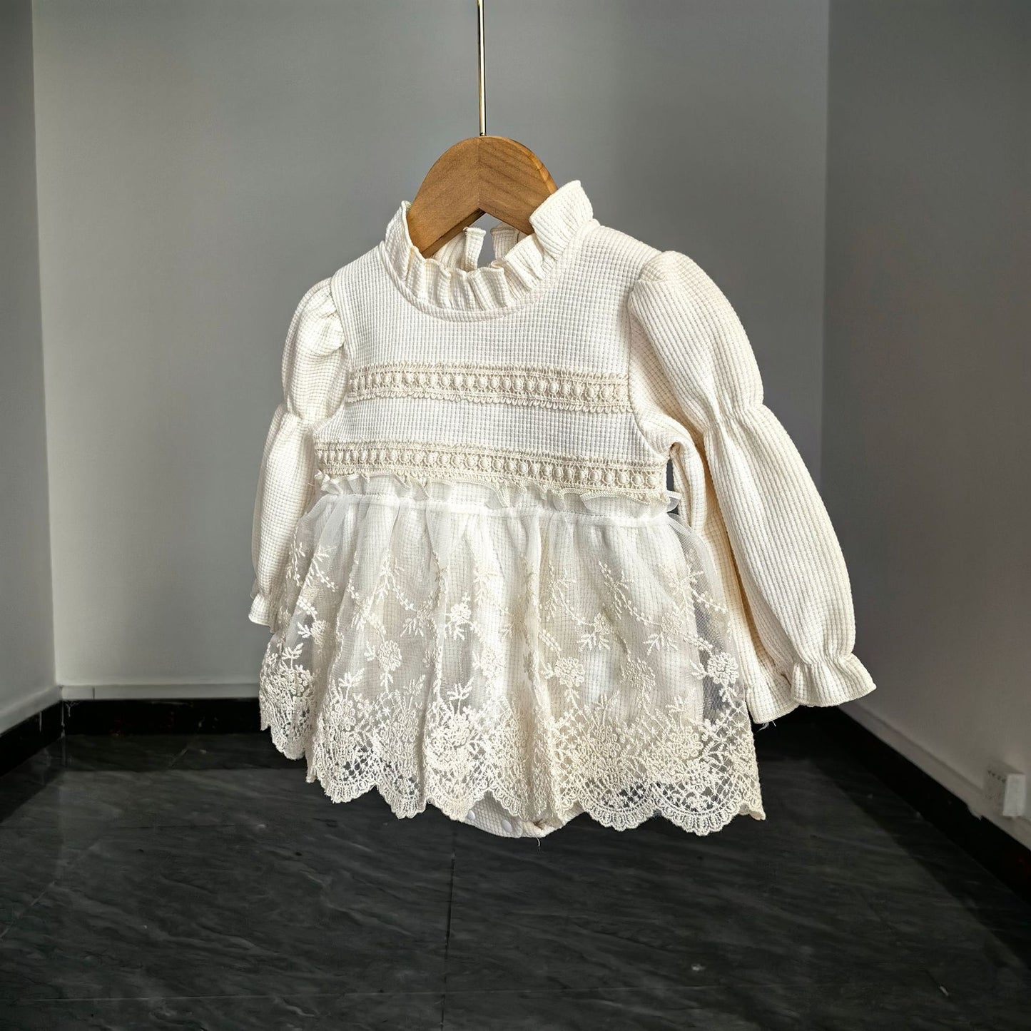 New Born Baby Romper Cute Cotton Jumpsuit with Lace Jacquard Solid Color Button Closure